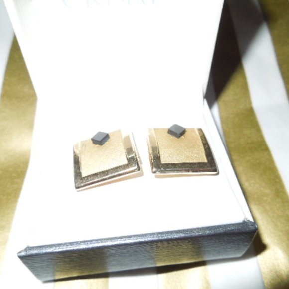 Crislu Gold Tone and Onyx Cuff Links - Picture 2 of 5